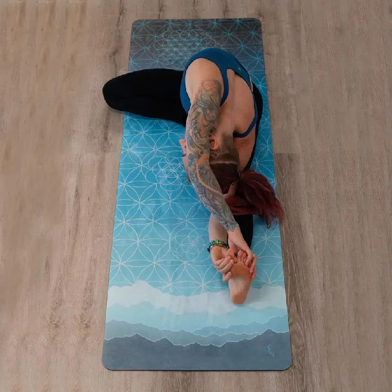 blue-mountains-by-christie-gaetz-yoga-mat