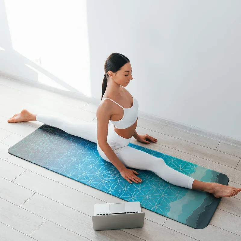 blue-mountains-by-christie-gaetz-yoga-mat