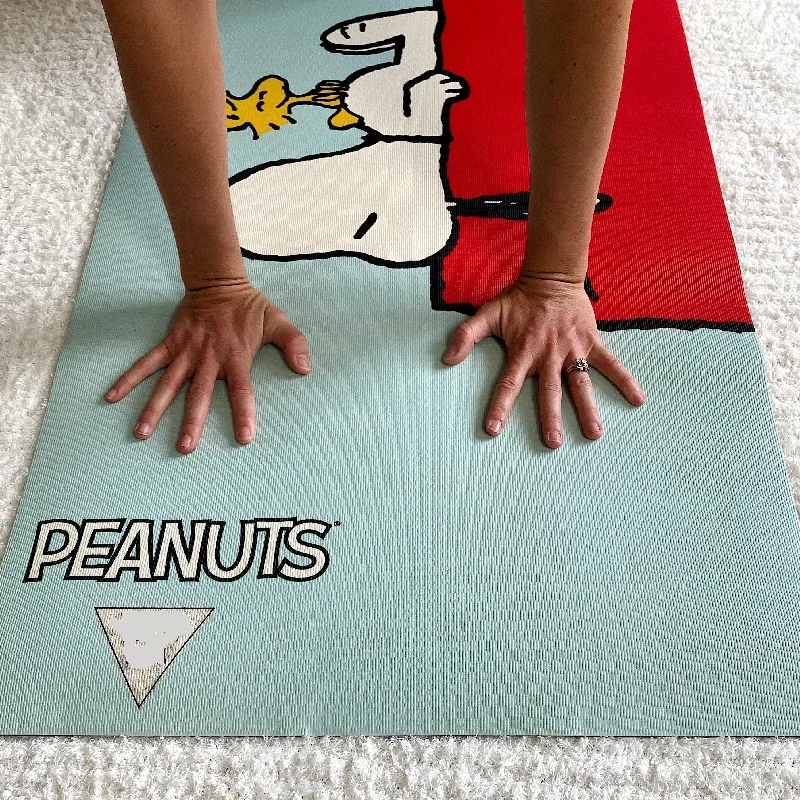 peanuts-x-yeti-yoga-snoopy-house-yoga-mat