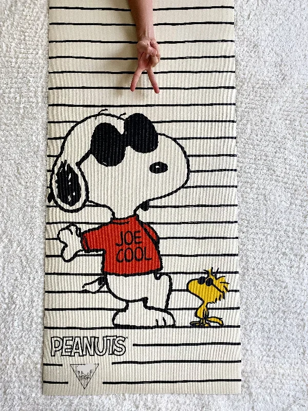 peanuts-x-yeti-yoga-snoopy-joe-cool-yoga-mat