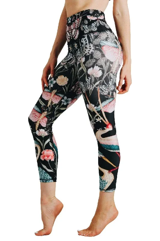 pretty-in-black-printed-yoga-crops