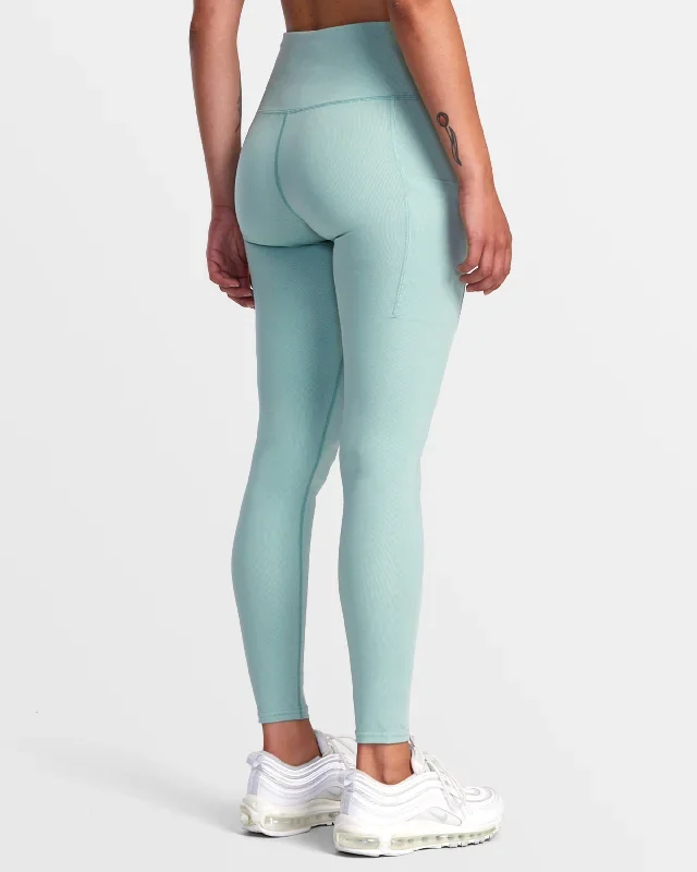 va-essential-rib-legging-green-haze